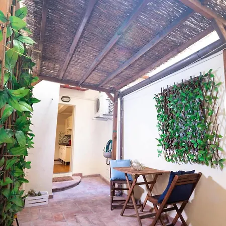 Smn With Private Courtyard Apartment *